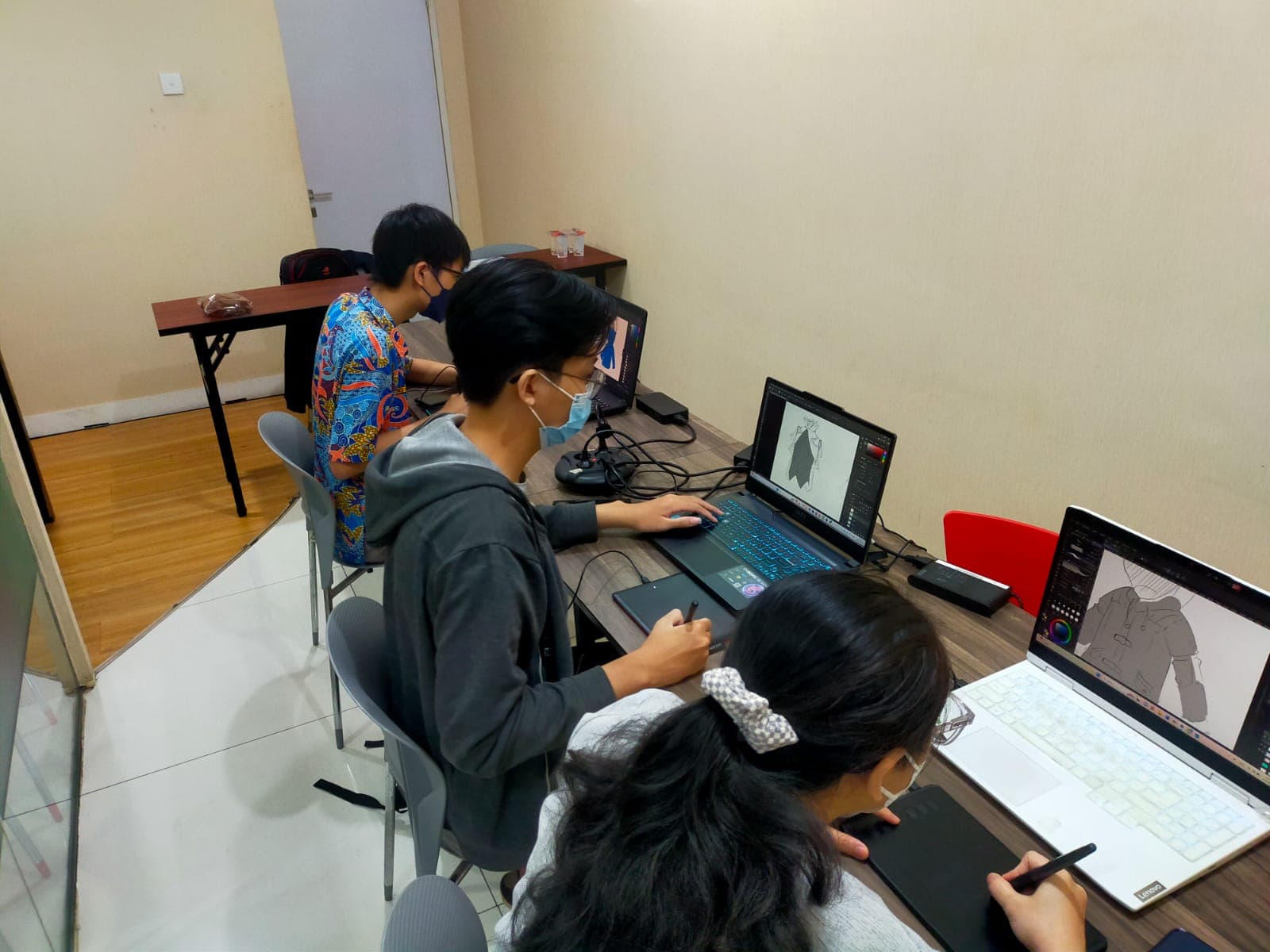 Siswa belajar ilustrasi digital di Creativo School Surabaya